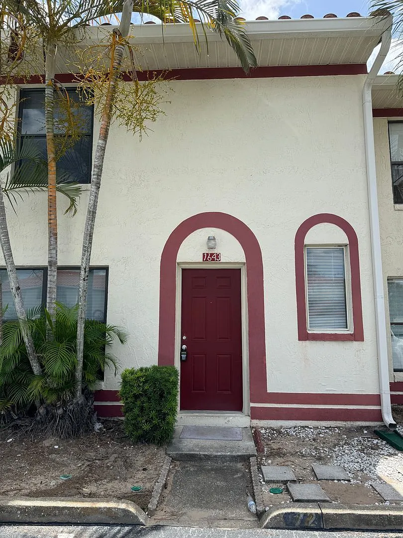 3 bed, 2.5 bath, 1307 sqft, $1,725 — Photo 2