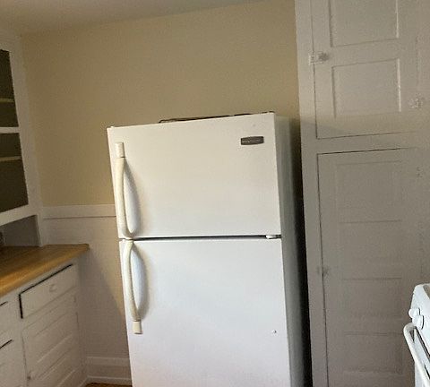 5th image of 196 Stillwell Ave