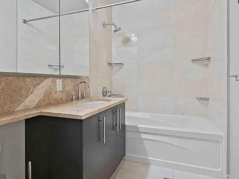 1425 Locust St #3E — Photo 9