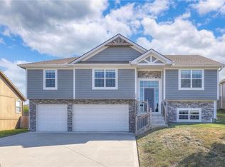 425 Spring Branch Dr, Raymore, MO 64083