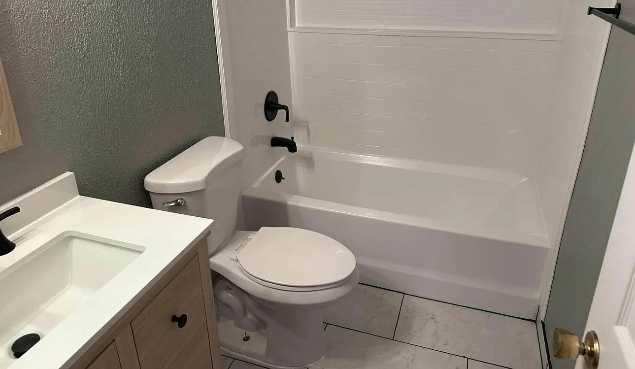 2 bed, $895 — Photo 1