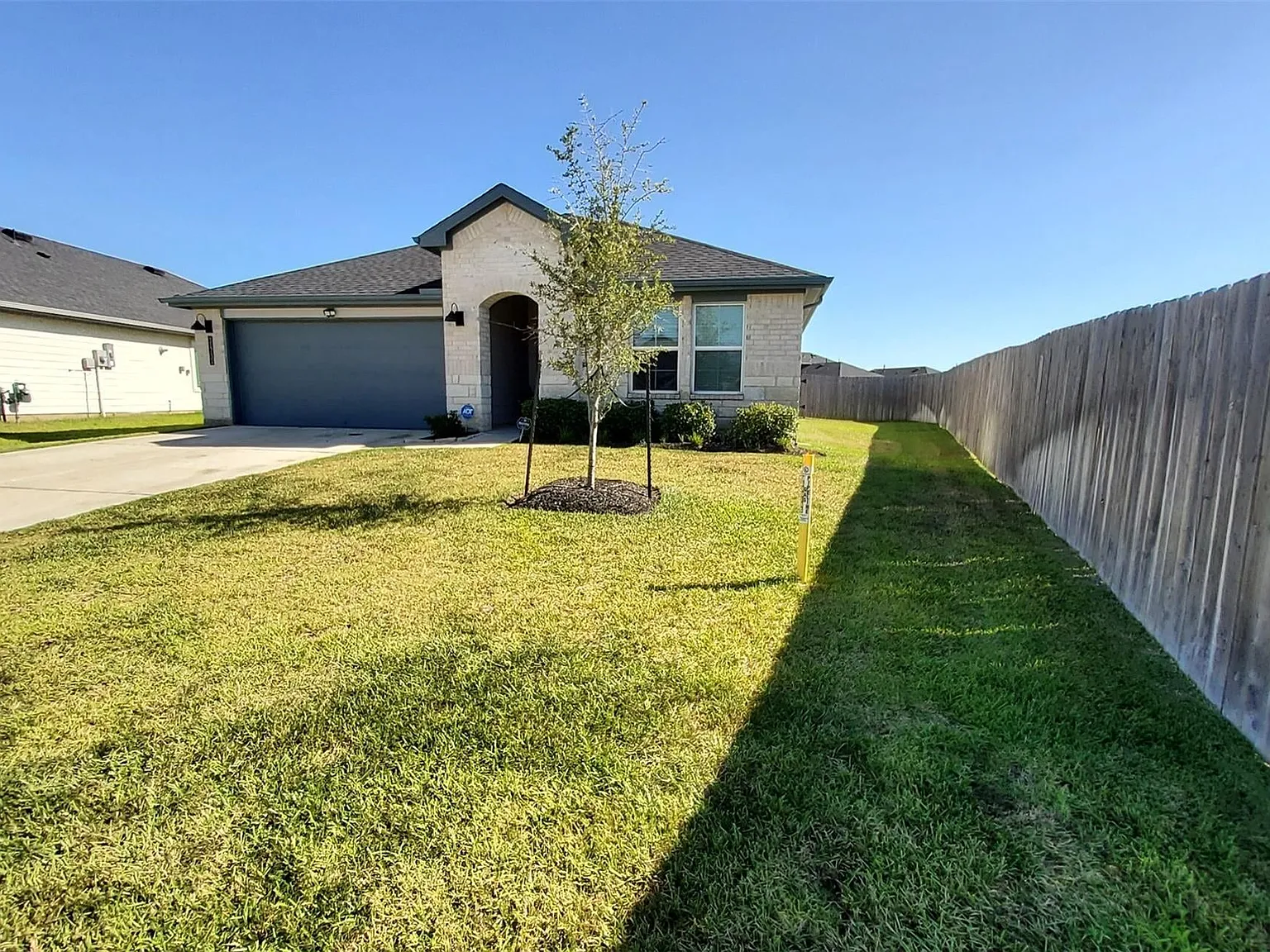 4 bed, 2097 sqft, $2,475 — Photo 2