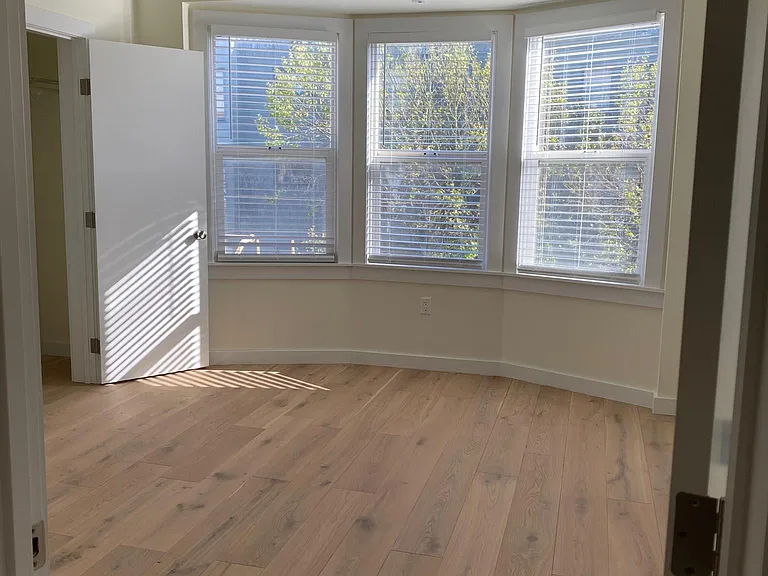2000 Grove St #4 — Photo 14