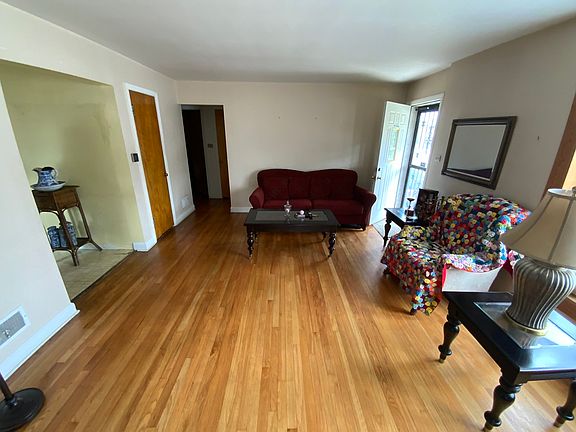 3rd image of 4638 Butterfield Rd