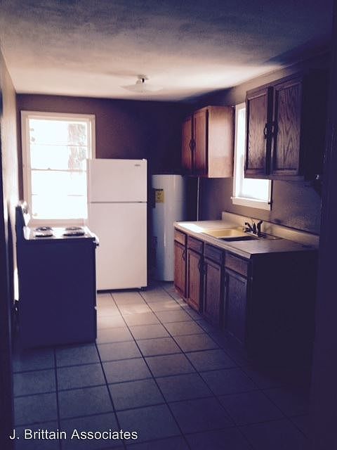 2nd image of 1024 Johnston Dr