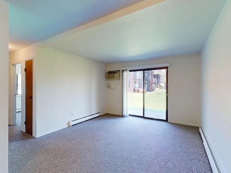 Mallard Cove Apartments — Photo 15