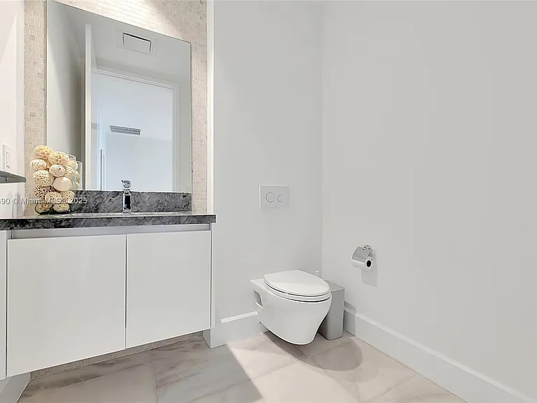 700 NE 24th St #2603 — Photo 16
