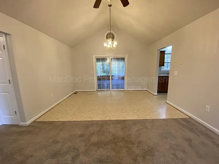 211 Cedar Ridge Dr — Photo 8