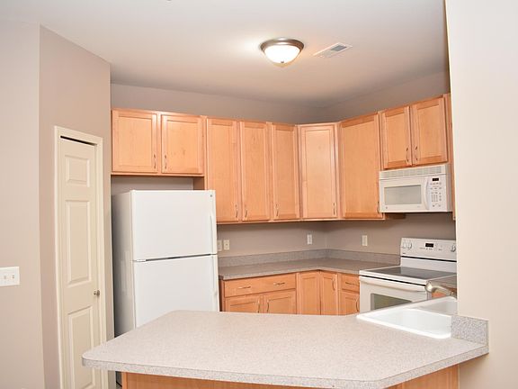 3rd image of 11109 Addington Dr