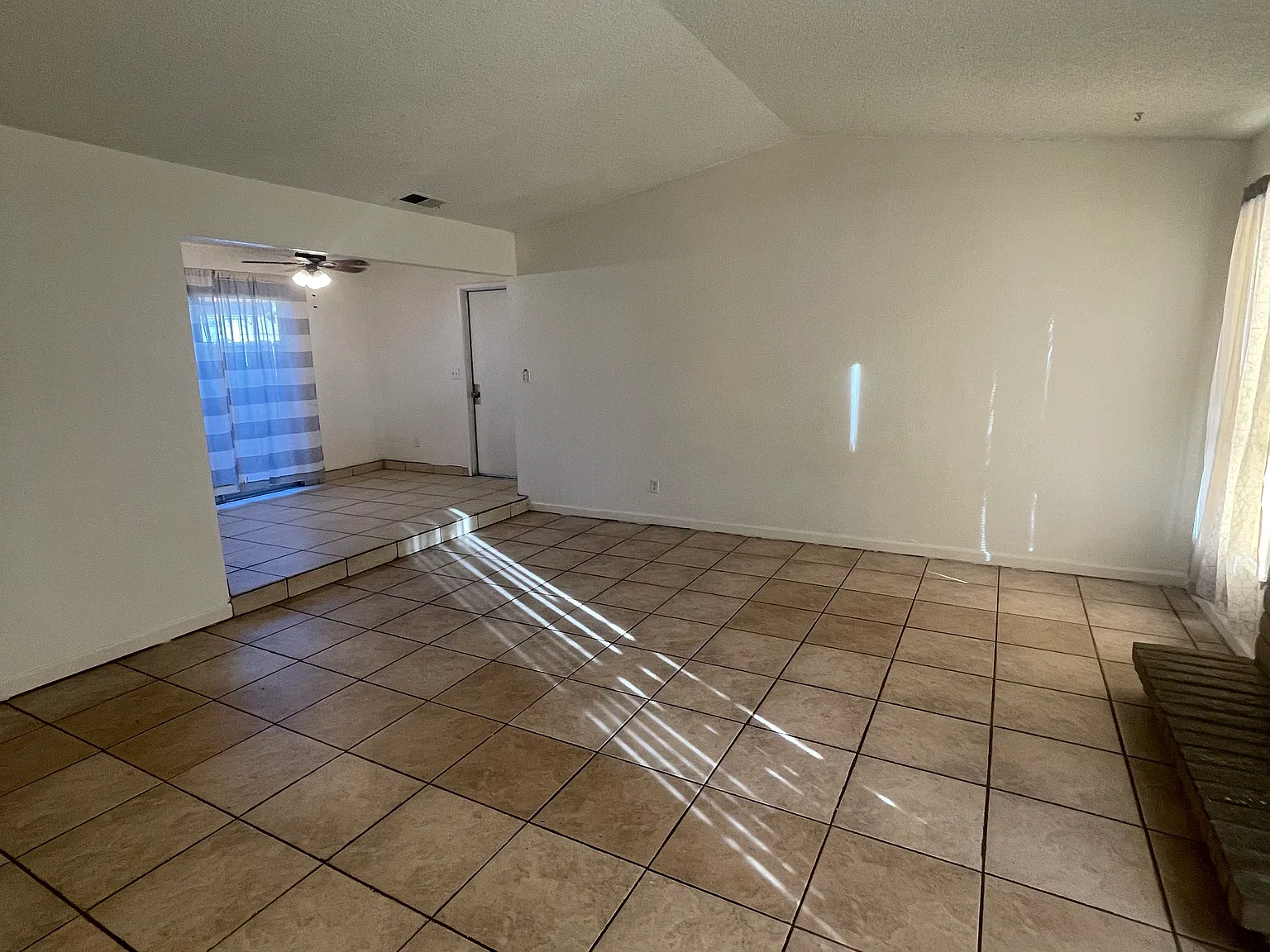 3 bed, 1200 sqft, $2,500 — Photo 3