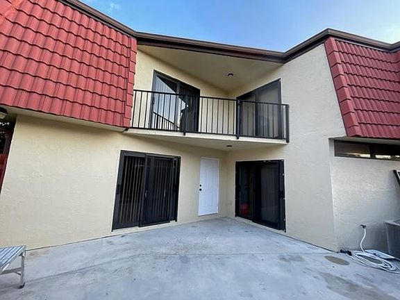 2nd image of 3846 Victoria Dr