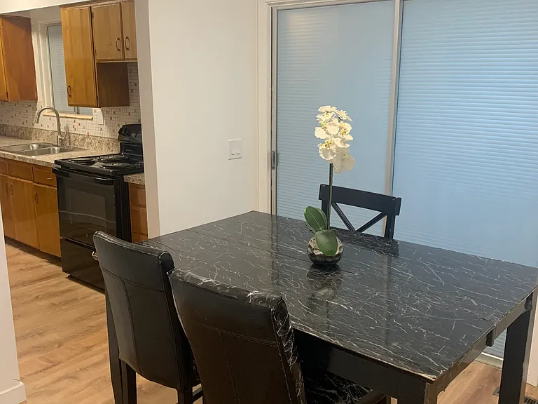 Dining room table and 4 chairs