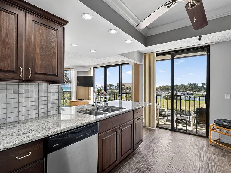 9650 S Ocean Dr #210 — Photo 12