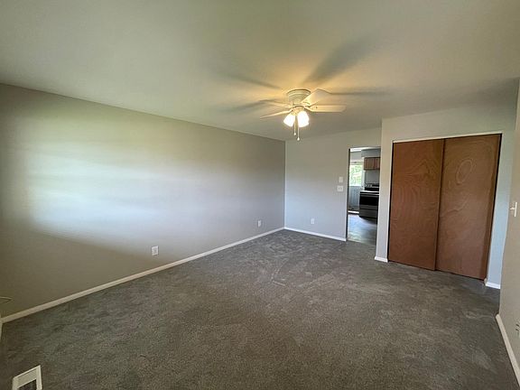 3rd image of 1165 Bishop Dr #C