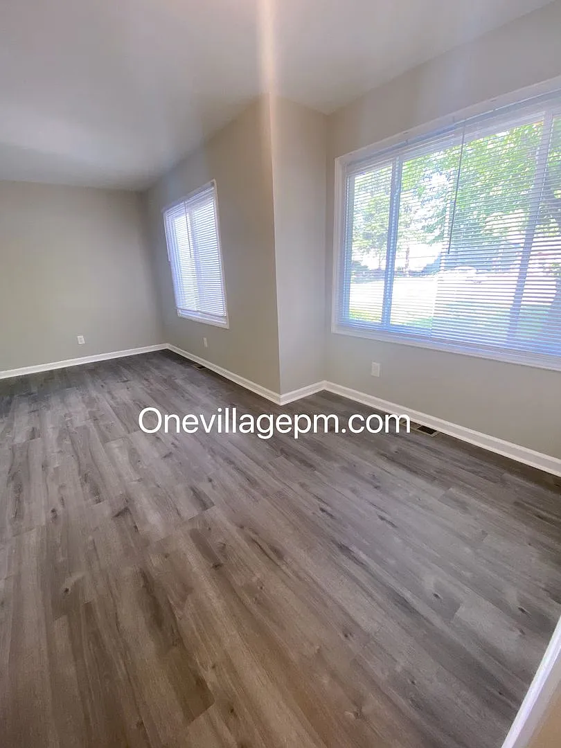 2416-2418 Moran St — Photo 3
