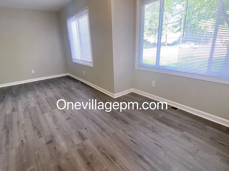 2416 Moran St — Photo 3