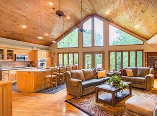 806 W Red Bridge Rd, Kansas City, MO 64114