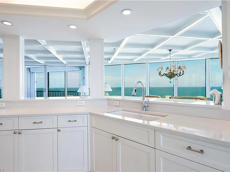 4651 Gulf Shore Blvd N #504 — Photo 9