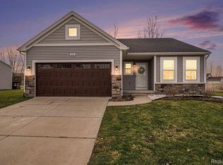 655 Rockway Dr, Linden, MI 48451