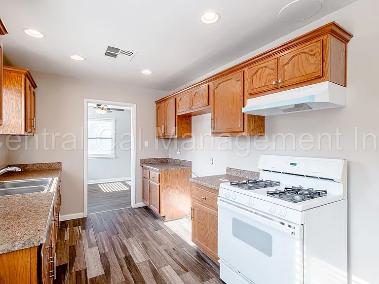 200 Wetherley Dr — Photo 8