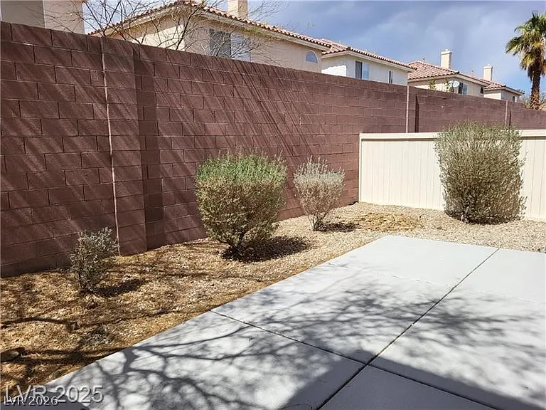 7531 Redwood Point St — Photo 12