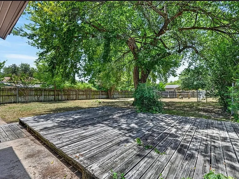 1030 N Isla St — Photo 4