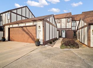 1300 Kingsridge Ct APT C, Normal, IL 61761