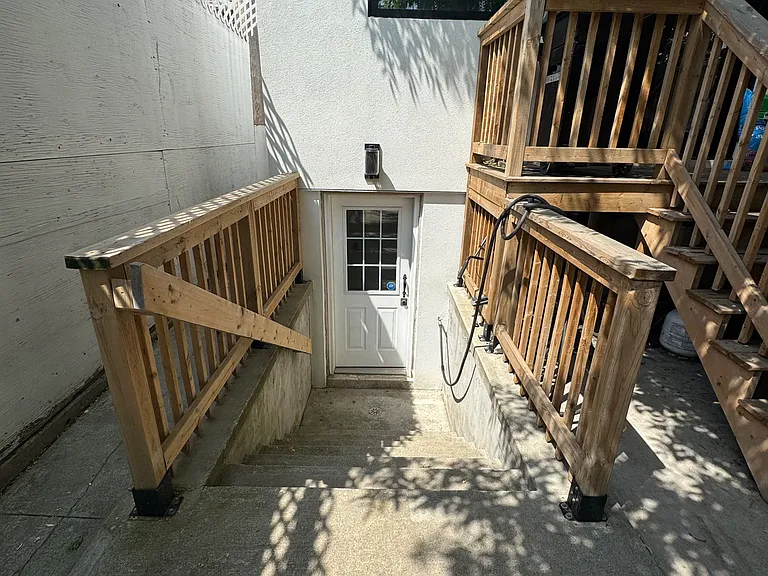 229 Caledonia Rd #LOWER — Photo 2