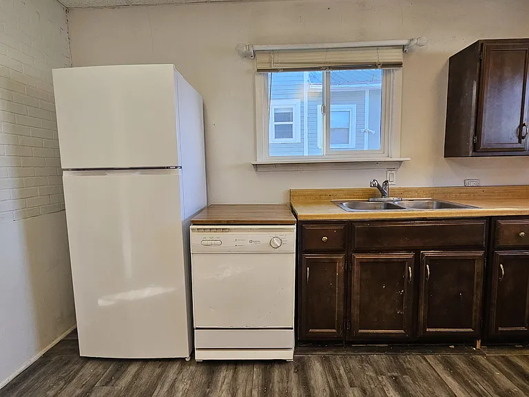 405 W Grimes Ave — Photo 4