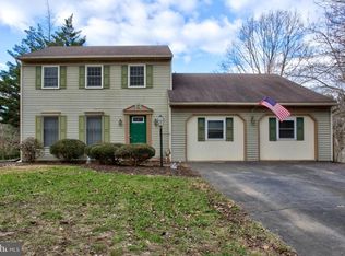 2 Jamestown Ct, Lancaster, PA 17602