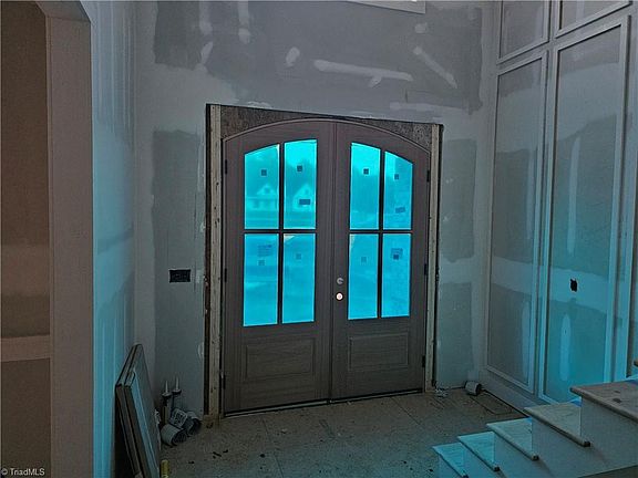 5th image of 6815 Ridge Rd