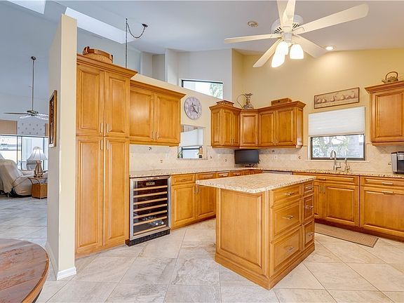 4th image of 5480 Harbour Castle Dr