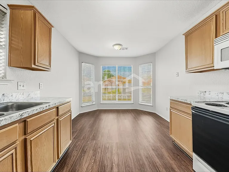 7022 Flaxford Trl — Photo 4