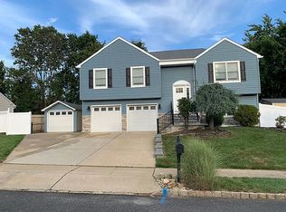 12 Meadow Ln, Old Bridge, NJ 08857