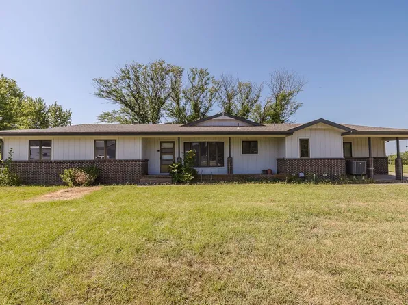 12 N Hawthorne Rd, Valley Center, KS 67147