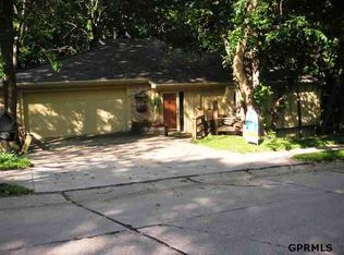 408 Martin Dr, Bellevue, NE 68005