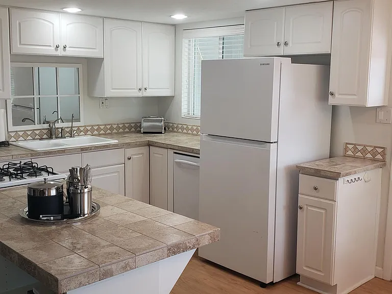 4440 E Campbell Ave — Photo 2