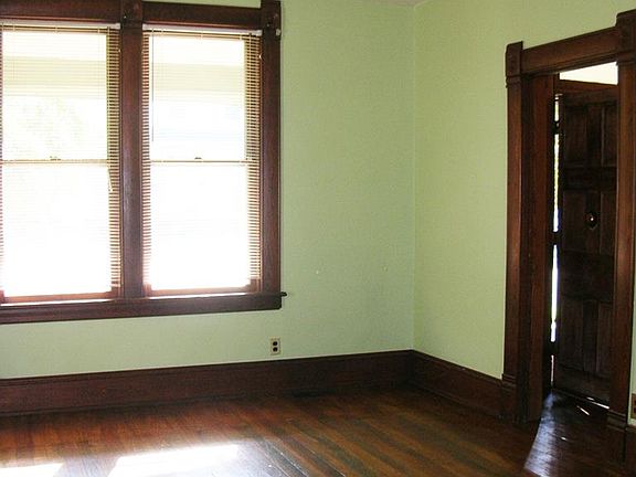 4th image of 162 Plum St