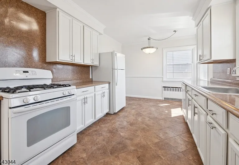623 Livingston Rd — Photo 5