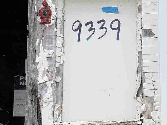 9339 Carleton