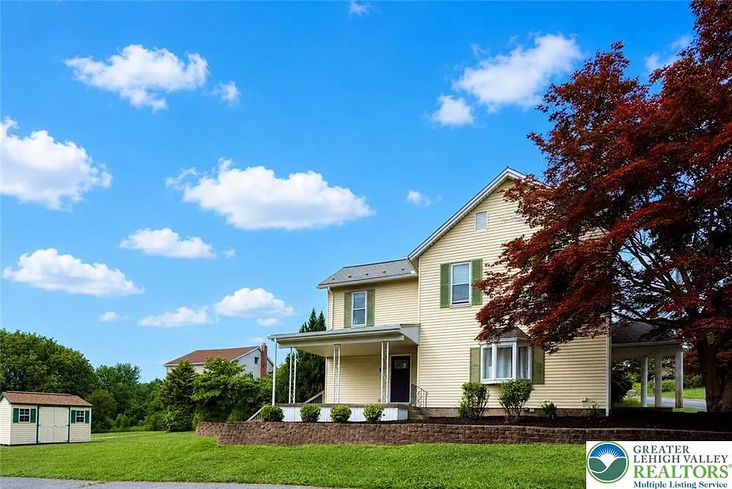 3 bed, 2.5 bath, 2284 sqft, $3,000 — Photo 2