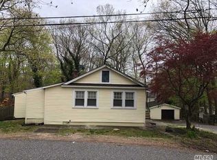 18 Plandome Rd, Sound Beach, NY 11789