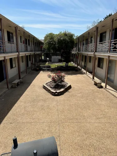 Parkwood Apartment Photo 1
