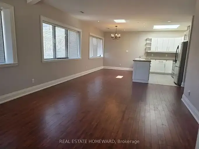 425 Queen St E #1A — Photo 2