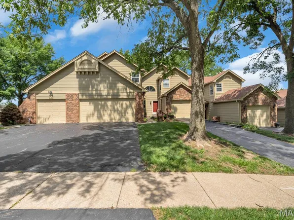 3196 Autumn Trace Dr, Maryland Heights, MO 63043
