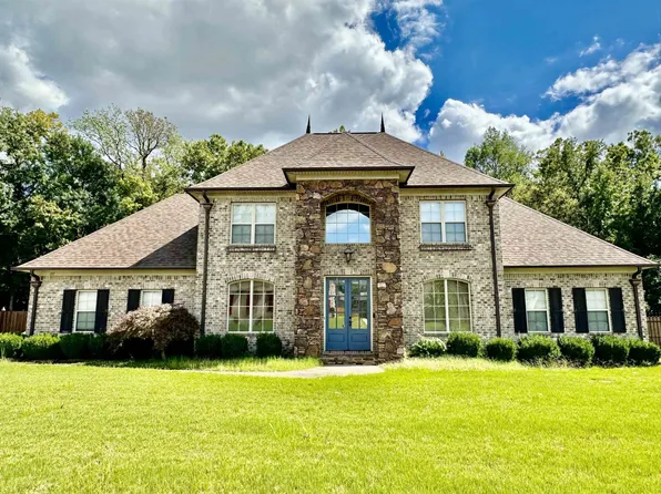 137 Charleswood Dr, Atoka, TN 38004