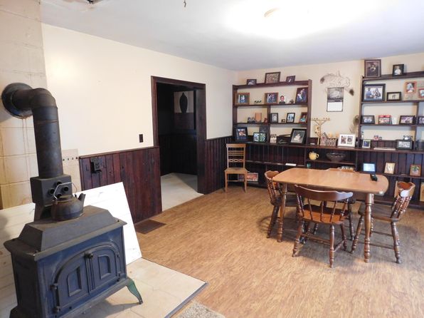 16 Pine Street, Milo, ME 04463