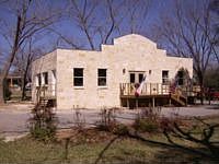 1st image of 905 N Llano St