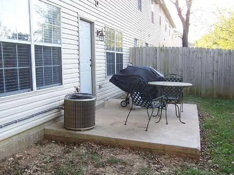 946 W Peachtree Dr — Photo 9