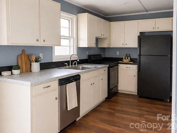 3rd image of 152 Northview Dorsey St